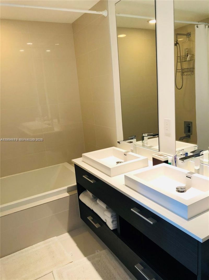 45 SW 9th St , Unit 2004, Miami, FL 33130 Photo