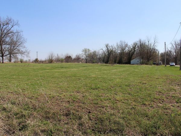 102 S Caroline Avenue, Bellflower, MO 63333