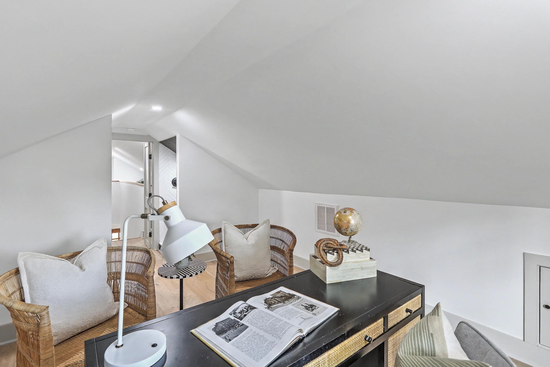 5 Saint Margaret Street Photo 37