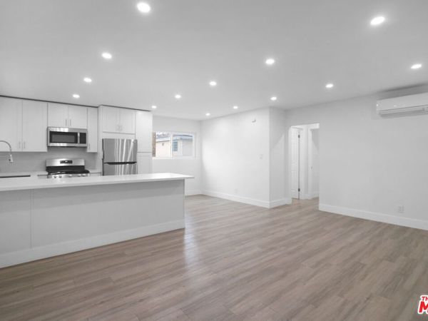 11347 Emelita Street , Unit 6, North Hollywood, CA 91601