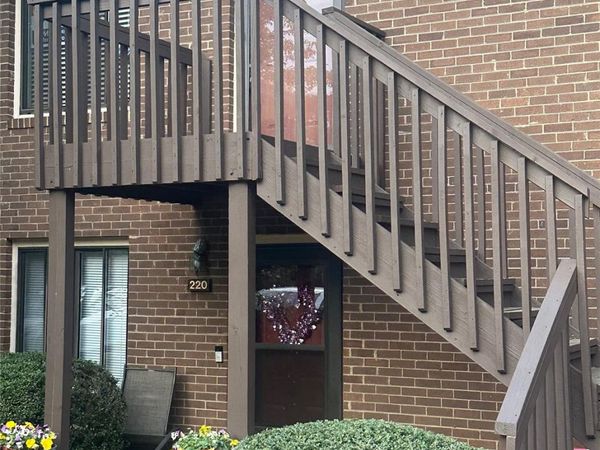 222 Ridge Forest Court , Winston Salem, NC 27104