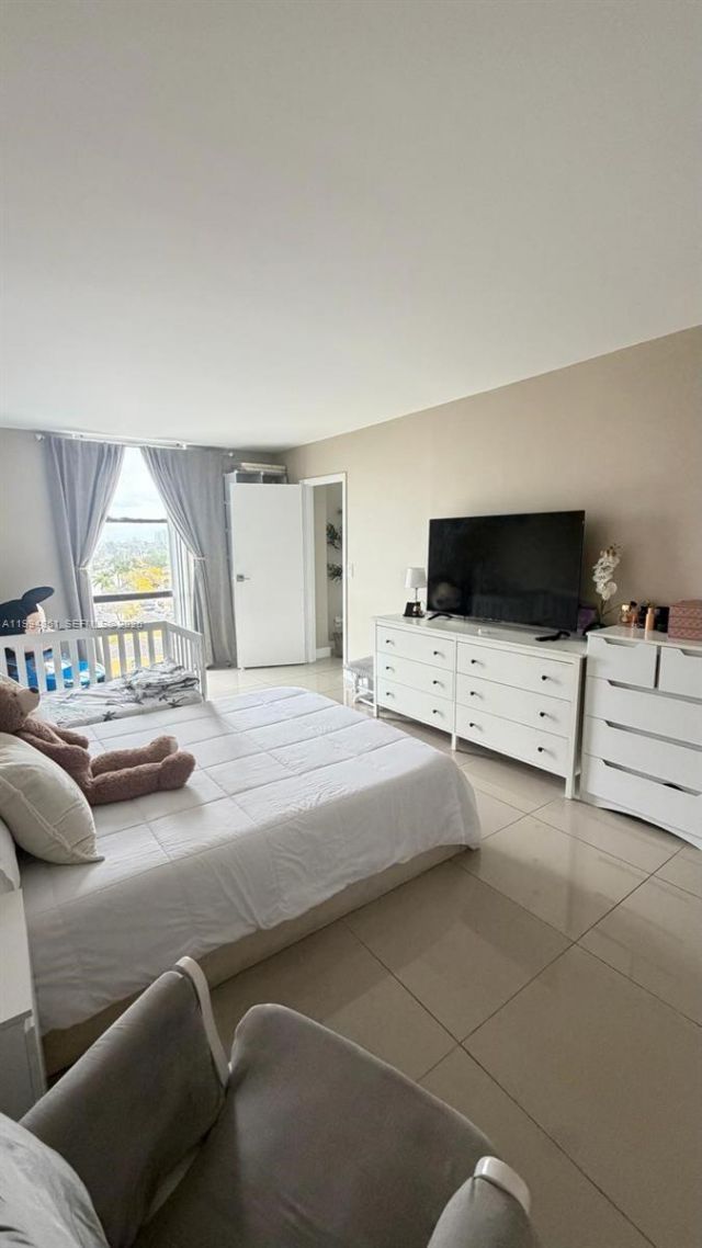 13499 Biscayne Blvd , Unit 805, North Miami, FL 33181 Photo