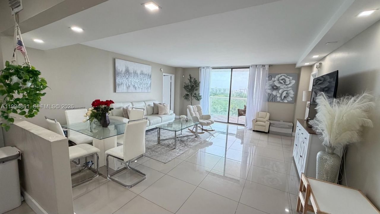 13499 Biscayne Blvd , Unit 805, North Miami, FL 33181 Photo