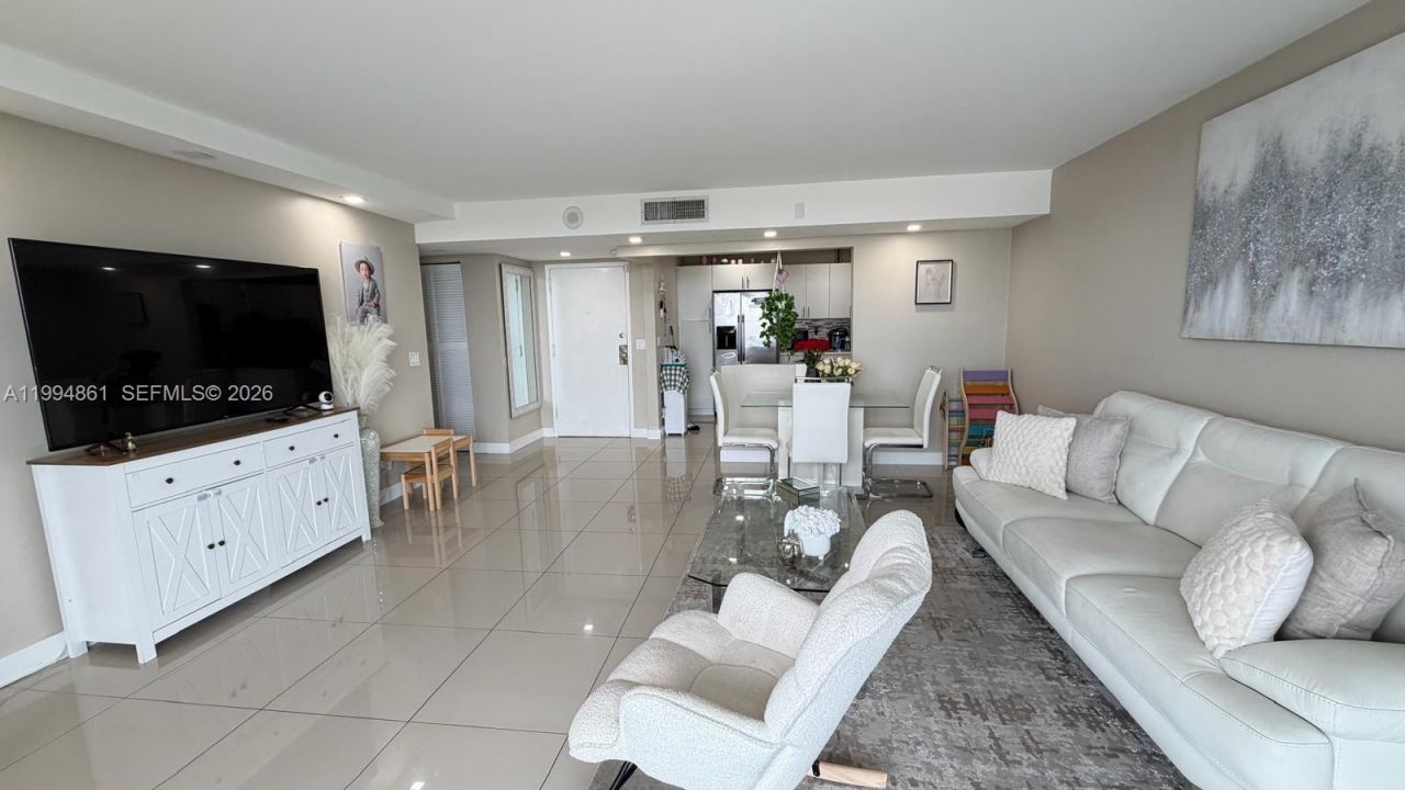 13499 Biscayne Blvd , Unit 805, North Miami, FL 33181 Photo