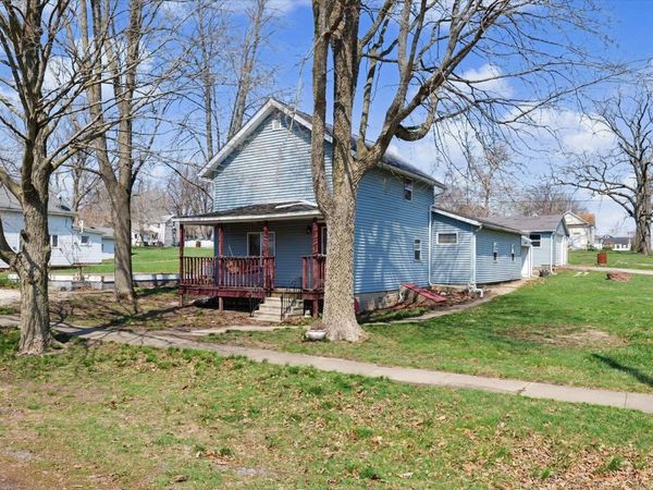136 E Ohio Street , Sibley, IL 61773