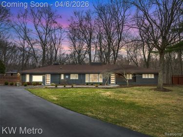 25500 Waycross, Southfield, MI 48033