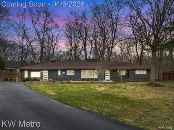 25500 Waycross, Southfield, MI 48033