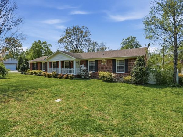 110 Lannom Cir, Tullahoma, TN 37388