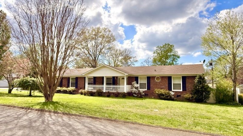 110 Lannom Cir , Tullahoma, TN 37388 Main Photo