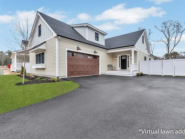 17 Josiah Path, Falmouth, MA 02540