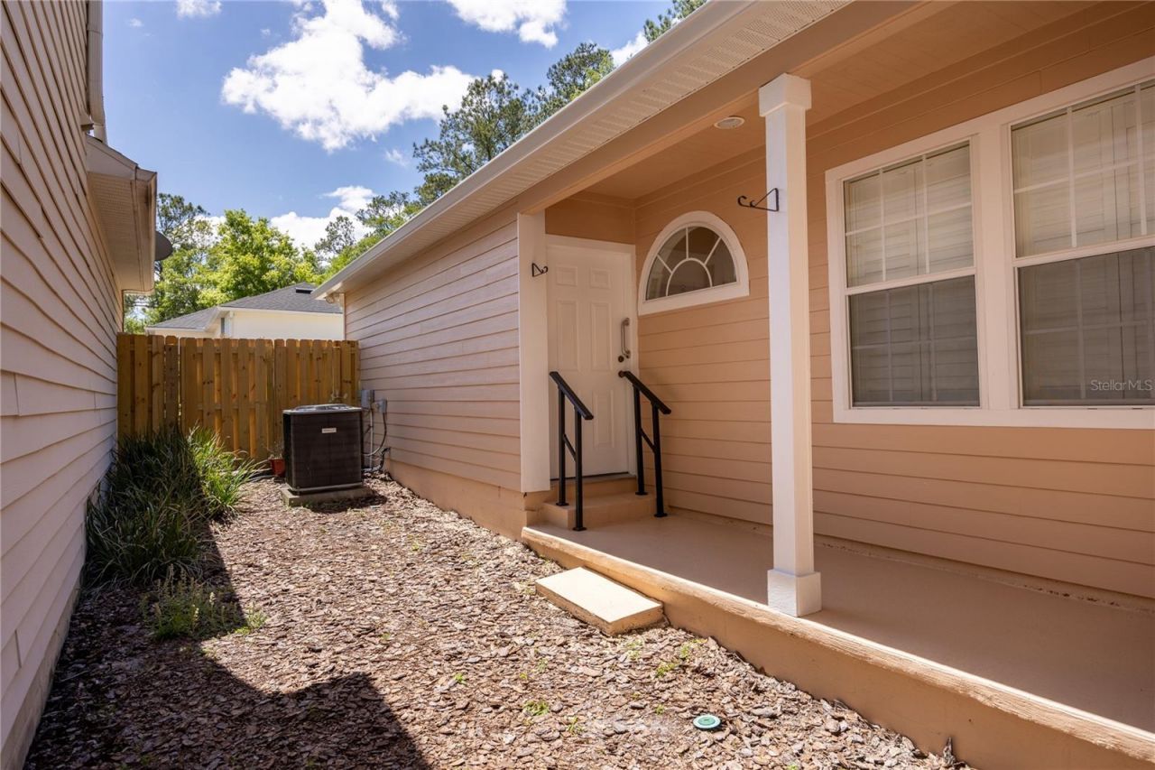 11685 NW 19th Place , Gainesville, FL 32606 Photo