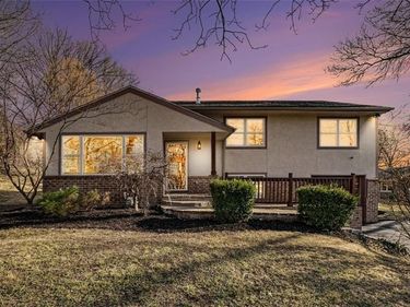 1701 NE 49th Street, Kansas City, MO 64118