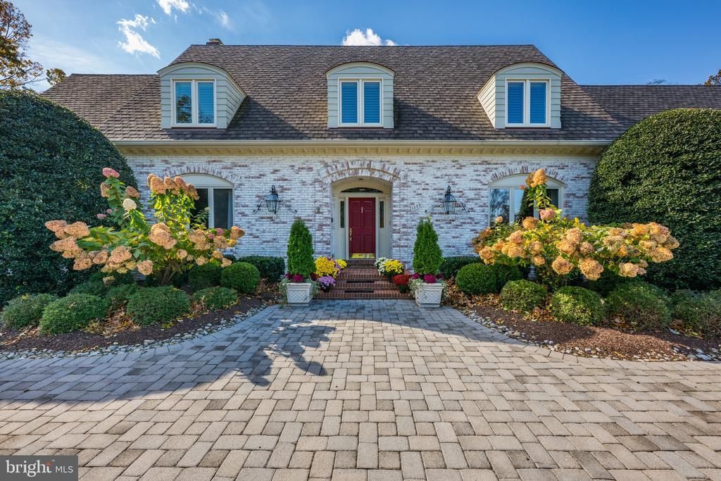 1322 Darnall Drive, McLean, VA 22101 Main Photo