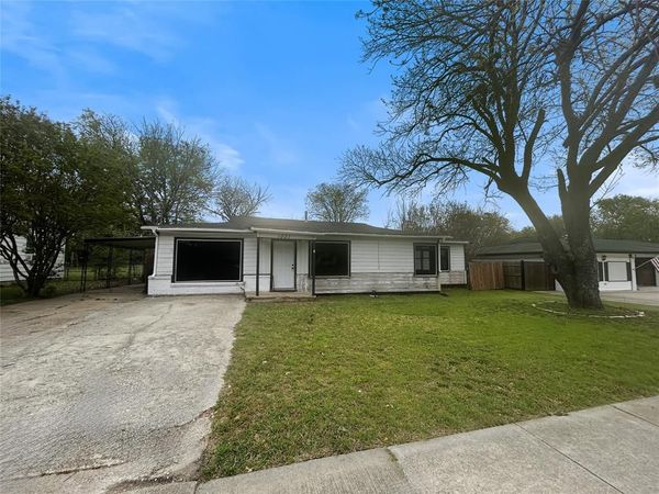 1031 Wade Hampton Street , Benbrook, TX 76126