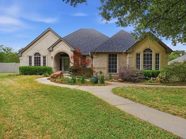 1616 Oak Creek Drive , Hurst, TX 76054