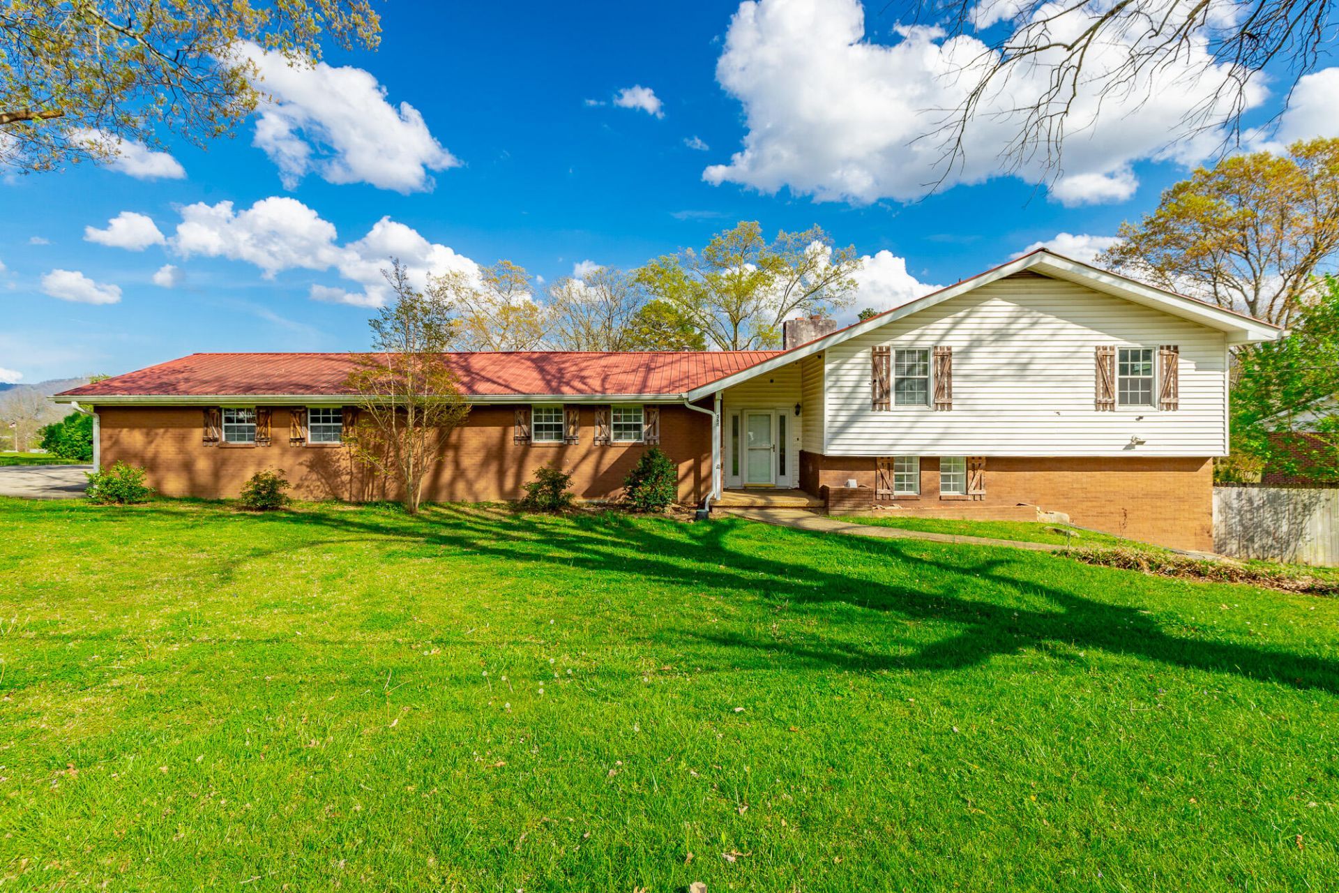 568 Poplar Street, Trenton, GA 30752 Main Photo