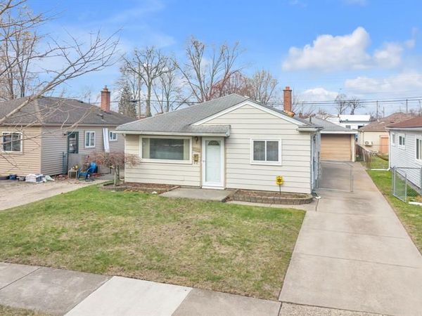 6571 N Highland Street , Dearborn Heights, MI 48127