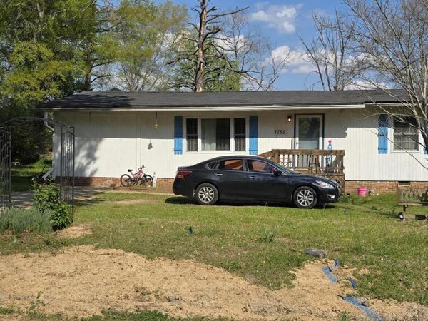 1752 Hampton Street, Jackson, MS 39209