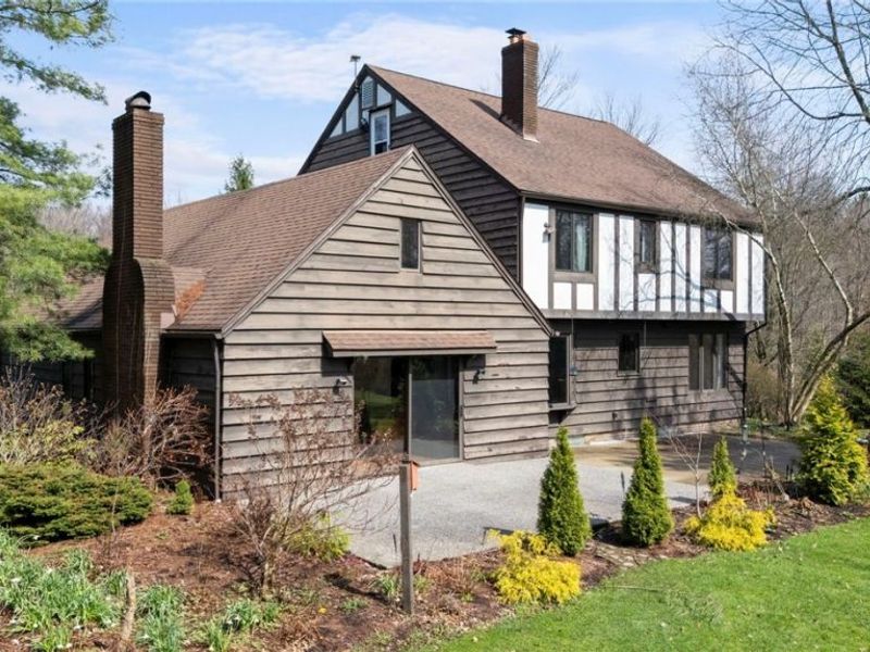 10889 Wilson Mills Road, Chardon, OH 44024 Photo 2