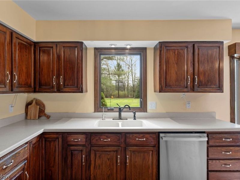 10889 Wilson Mills Road, Chardon, OH 44024 Photo 8