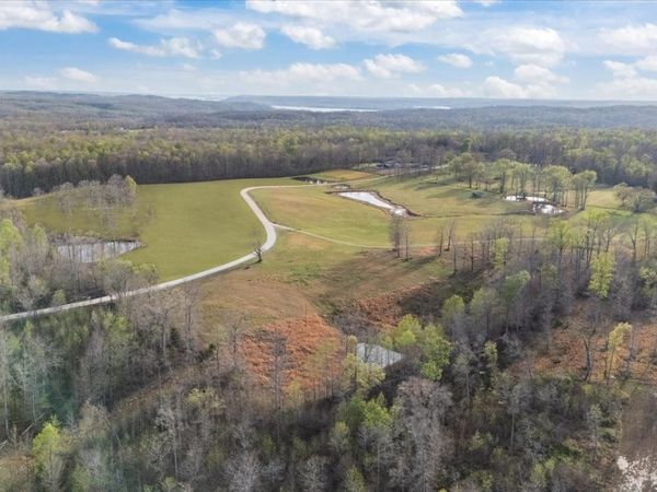 2038 Jack Saunders Rd, Waverly, TN 37185