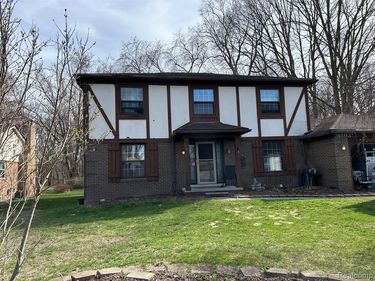 31693 Hillbrook Street, Livonia, MI 48152