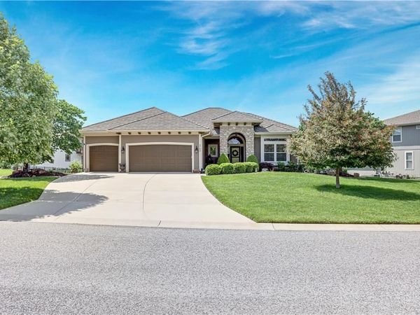 9702 Shady Bend Circle, Lenexa, KS 66227