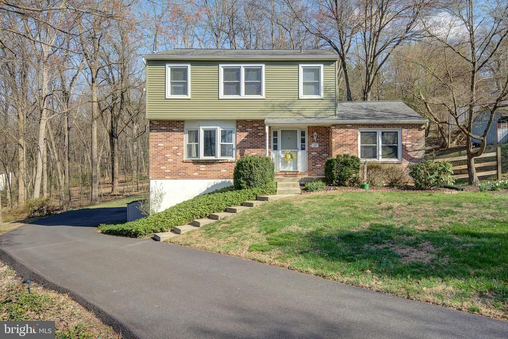 1307 PARK VIEW LANE, DOWNINGTOWN, PA 19335
