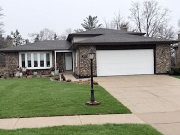 425 79th Street , Willowbrook, IL 60527