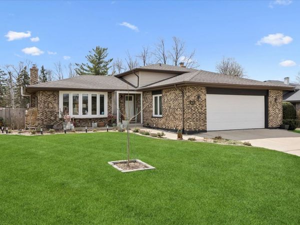 425 79th Street, Willowbrook, IL 60527