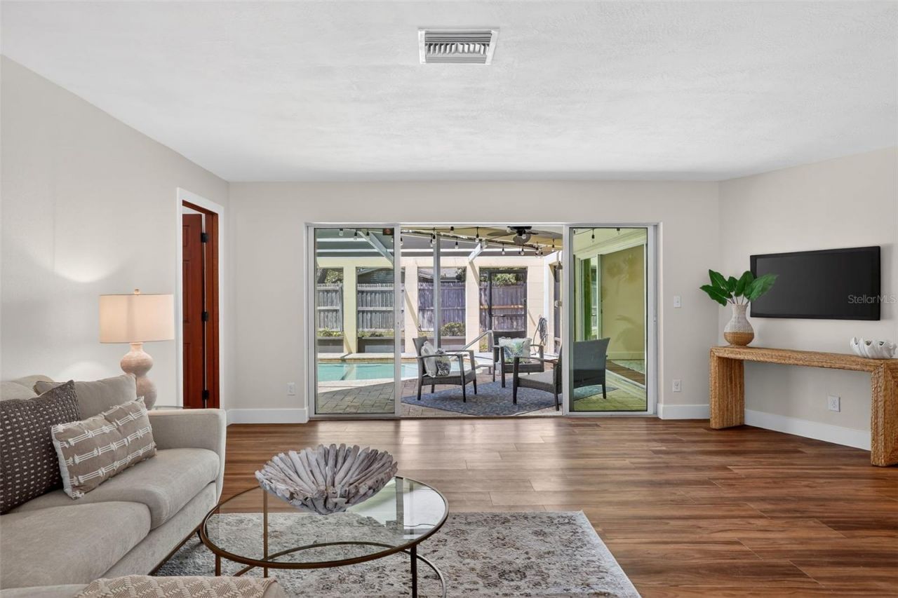 1200 Eden Isle Boulevard Ne, Saint Petersburg, FL 33704 Photo