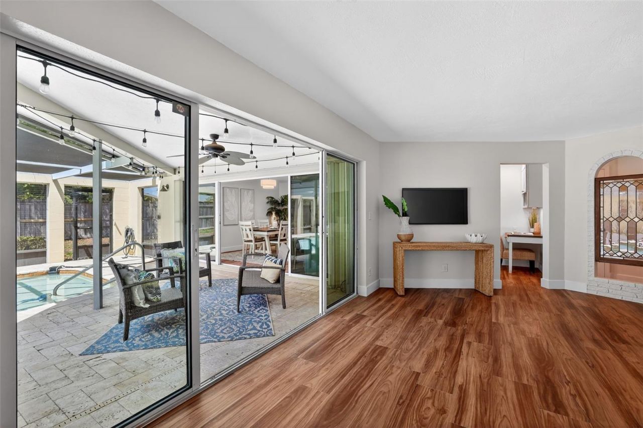 1200 Eden Isle Boulevard Ne, Saint Petersburg, FL 33704 Photo