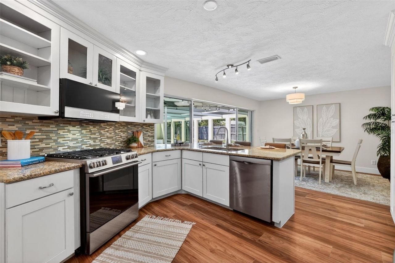 1200 Eden Isle Boulevard Ne, Saint Petersburg, FL 33704 Photo