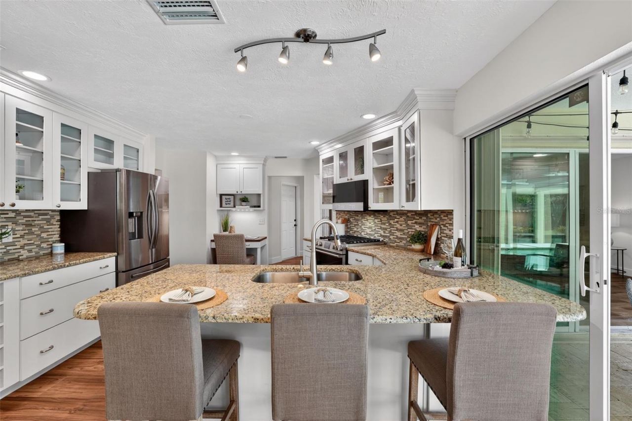 1200 Eden Isle Boulevard Ne, Saint Petersburg, FL 33704 Photo