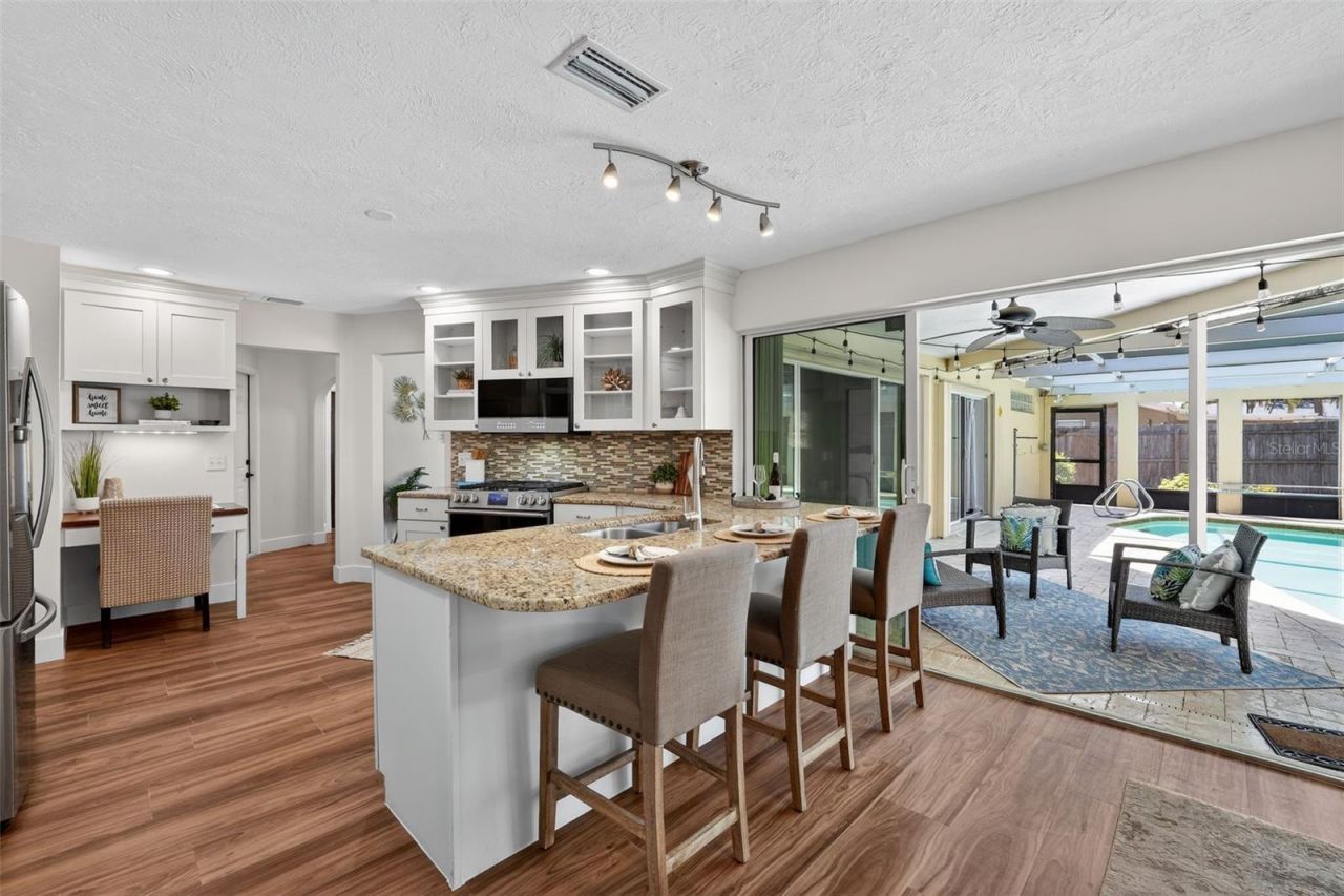 1200 Eden Isle Boulevard Ne, Saint Petersburg, FL 33704 Photo