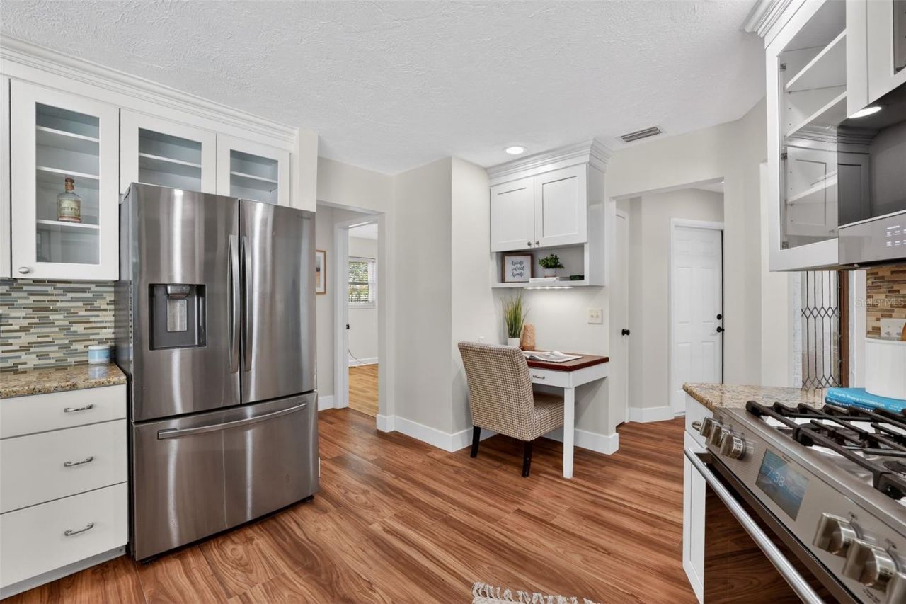 1200 Eden Isle Boulevard Ne, Saint Petersburg, FL 33704 Photo