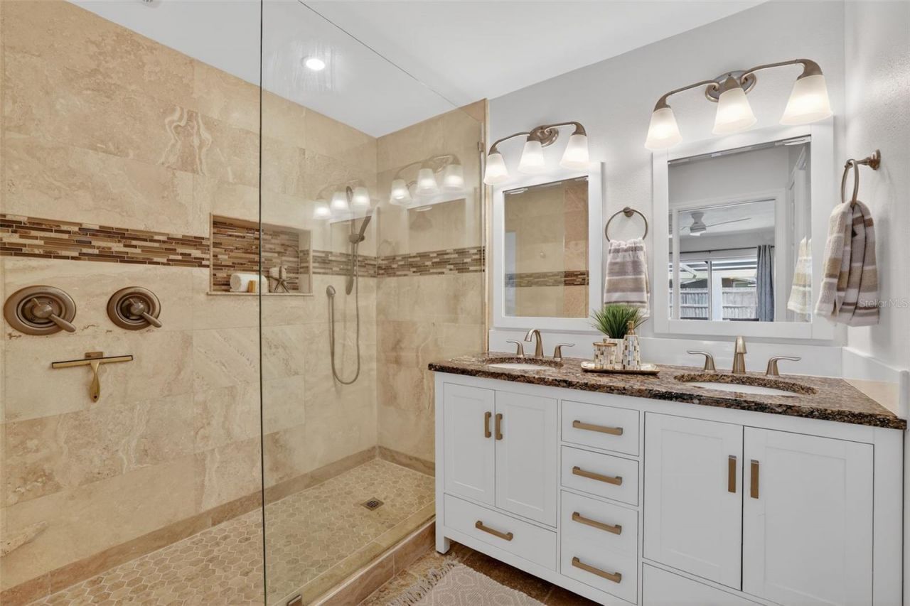 1200 Eden Isle Boulevard Ne, Saint Petersburg, FL 33704 Photo