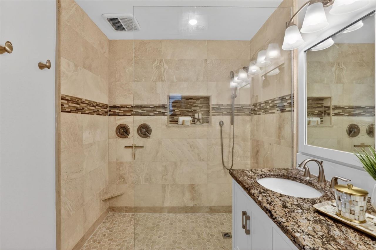 1200 Eden Isle Boulevard Ne, Saint Petersburg, FL 33704 Photo