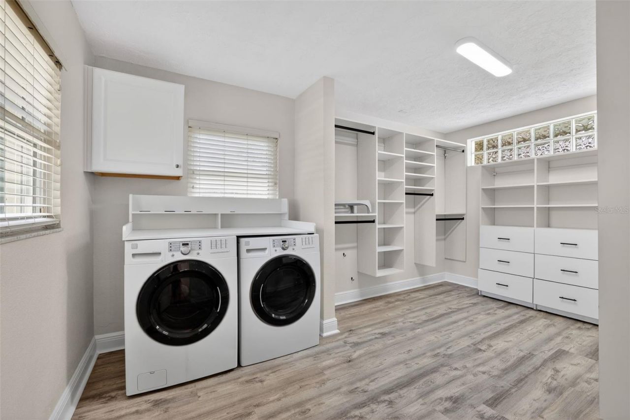 1200 Eden Isle Boulevard Ne, Saint Petersburg, FL 33704 Photo