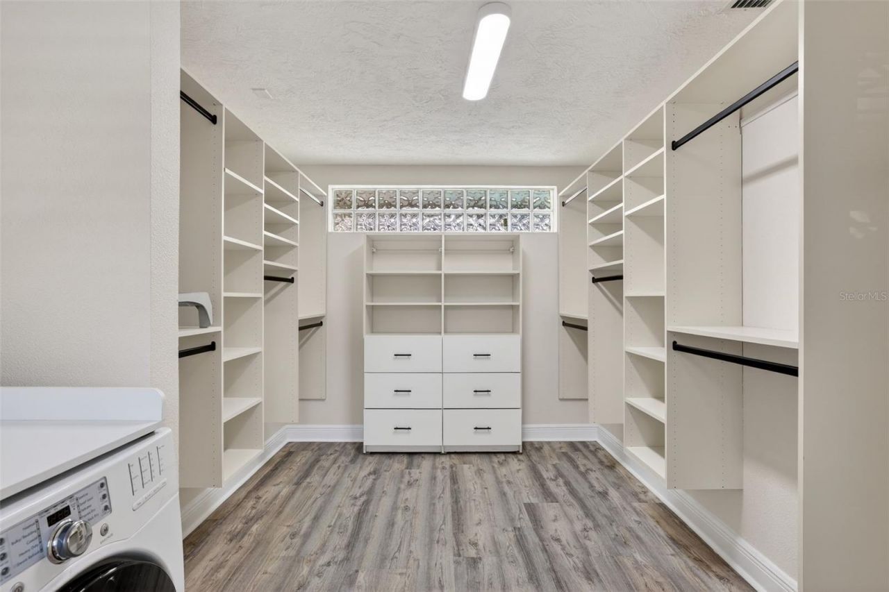 1200 Eden Isle Boulevard Ne, Saint Petersburg, FL 33704 Photo