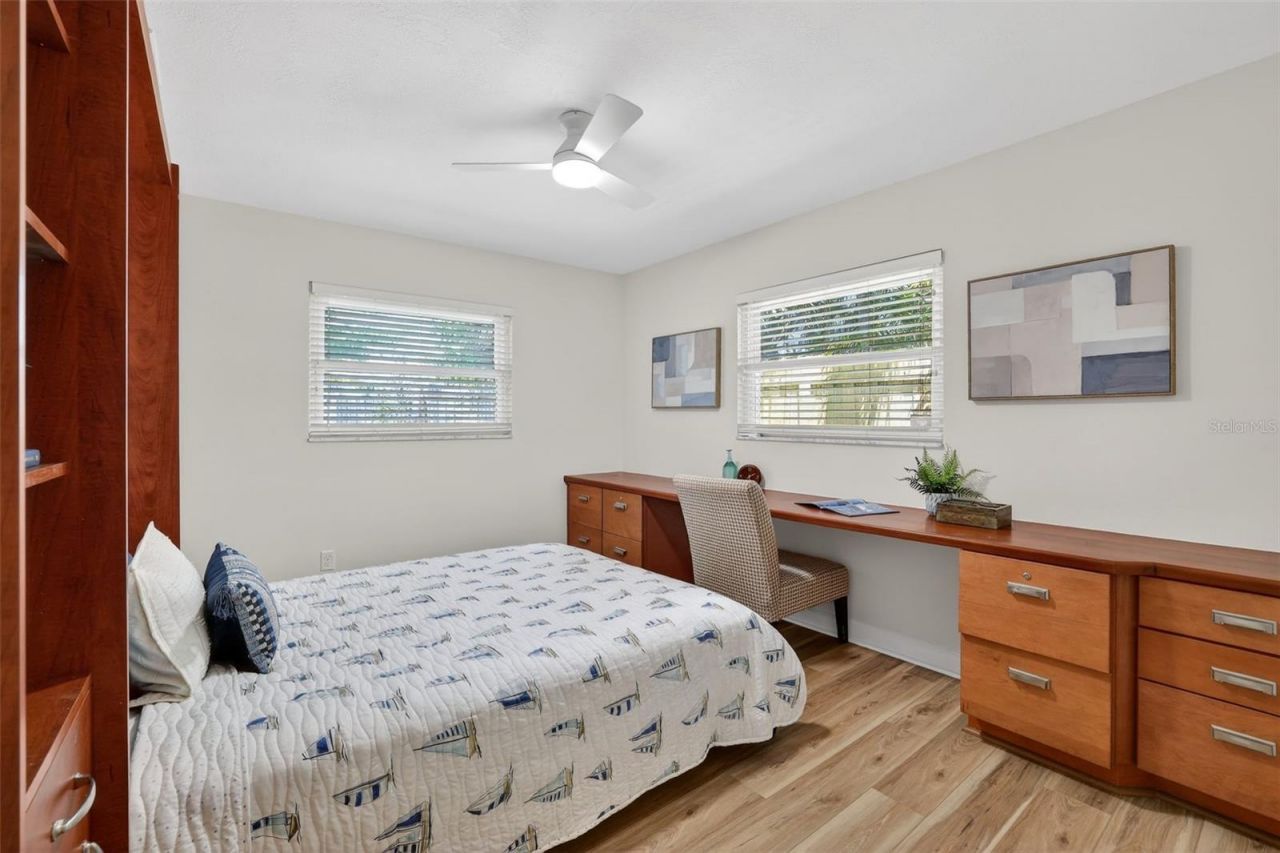 1200 Eden Isle Boulevard Ne, Saint Petersburg, FL 33704 Photo