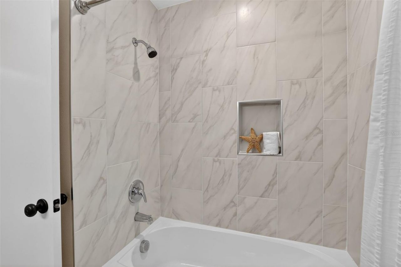 1200 Eden Isle Boulevard Ne, Saint Petersburg, FL 33704 Photo