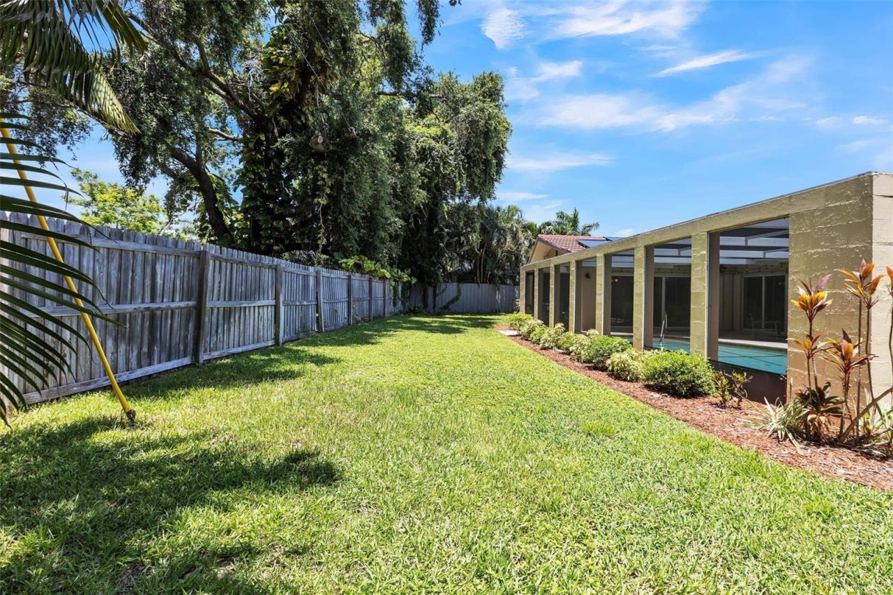 1200 Eden Isle Boulevard Ne, Saint Petersburg, FL 33704 Photo