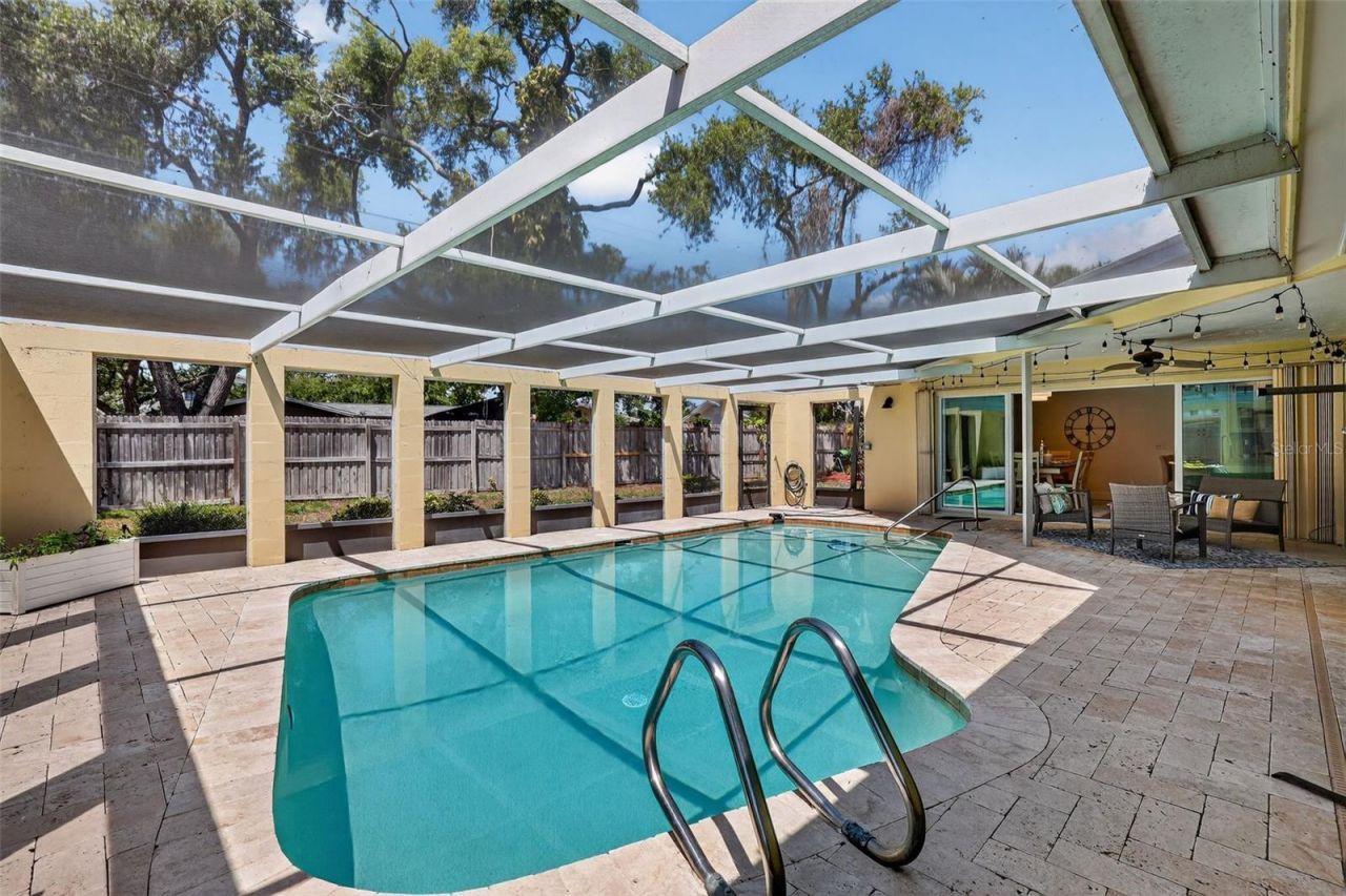 1200 Eden Isle Boulevard Ne, Saint Petersburg, FL 33704 Photo