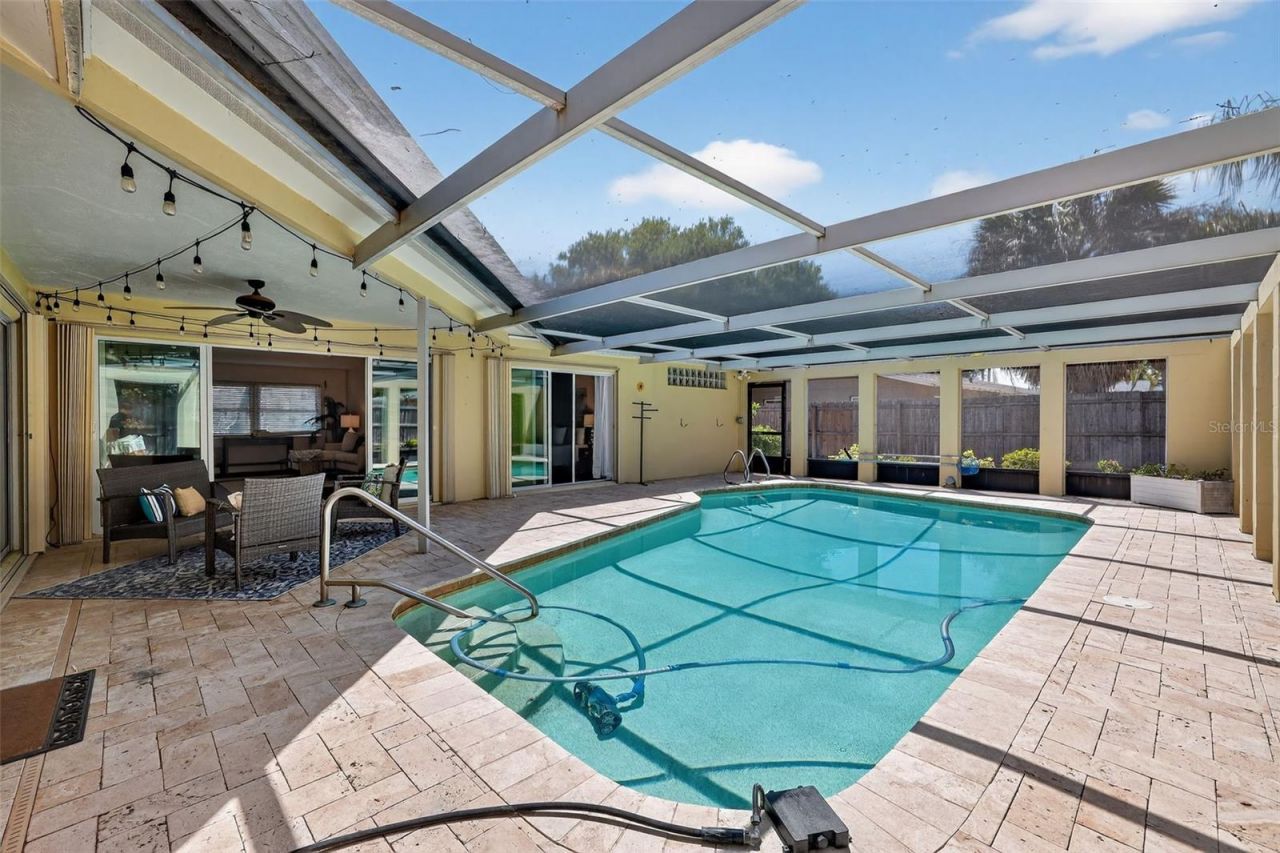 1200 Eden Isle Boulevard Ne, Saint Petersburg, FL 33704 Photo