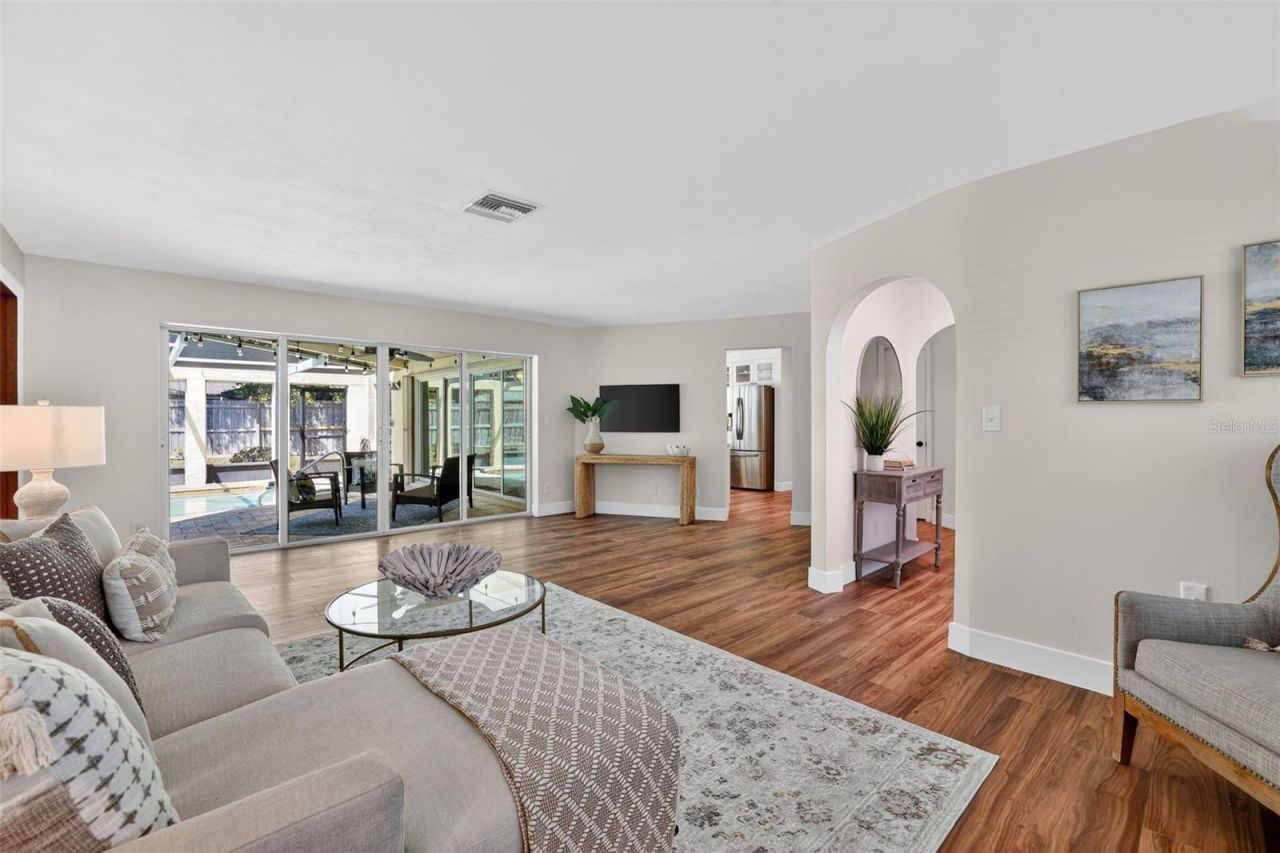 1200 Eden Isle Boulevard Ne, Saint Petersburg, FL 33704 Photo