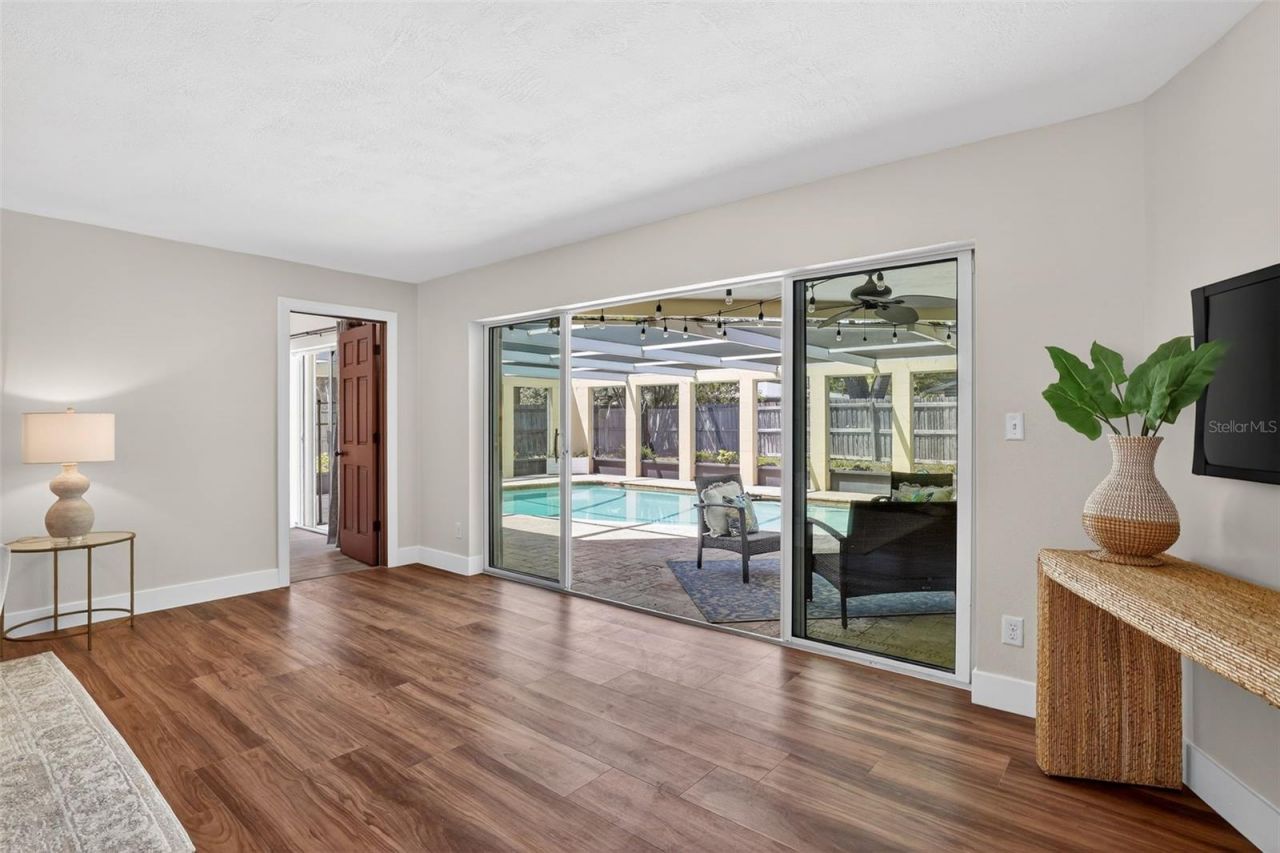 1200 Eden Isle Boulevard Ne, Saint Petersburg, FL 33704 Photo