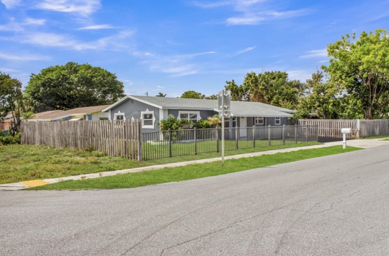 915 SW 3rd Street, Boynton Beach, FL 33435 Photo