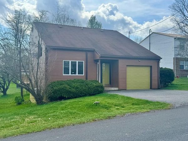 126 1st St., SHADY SPRING, WV 25918