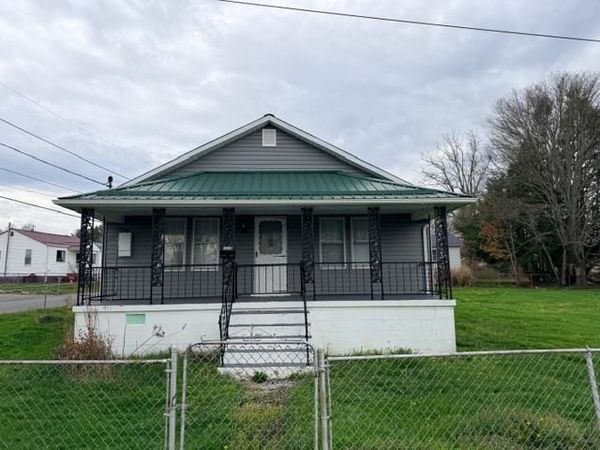 320 E Martin Ave., OAK HILL, WV 25901
